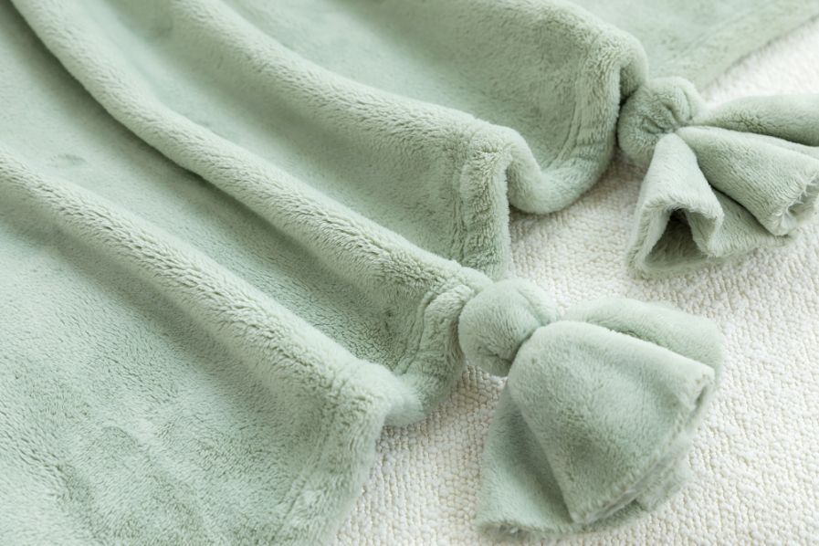 Amelie Home Milky Powder Pluche Deken – Met kwastjes – Saliegroen - Bedworld B.V.